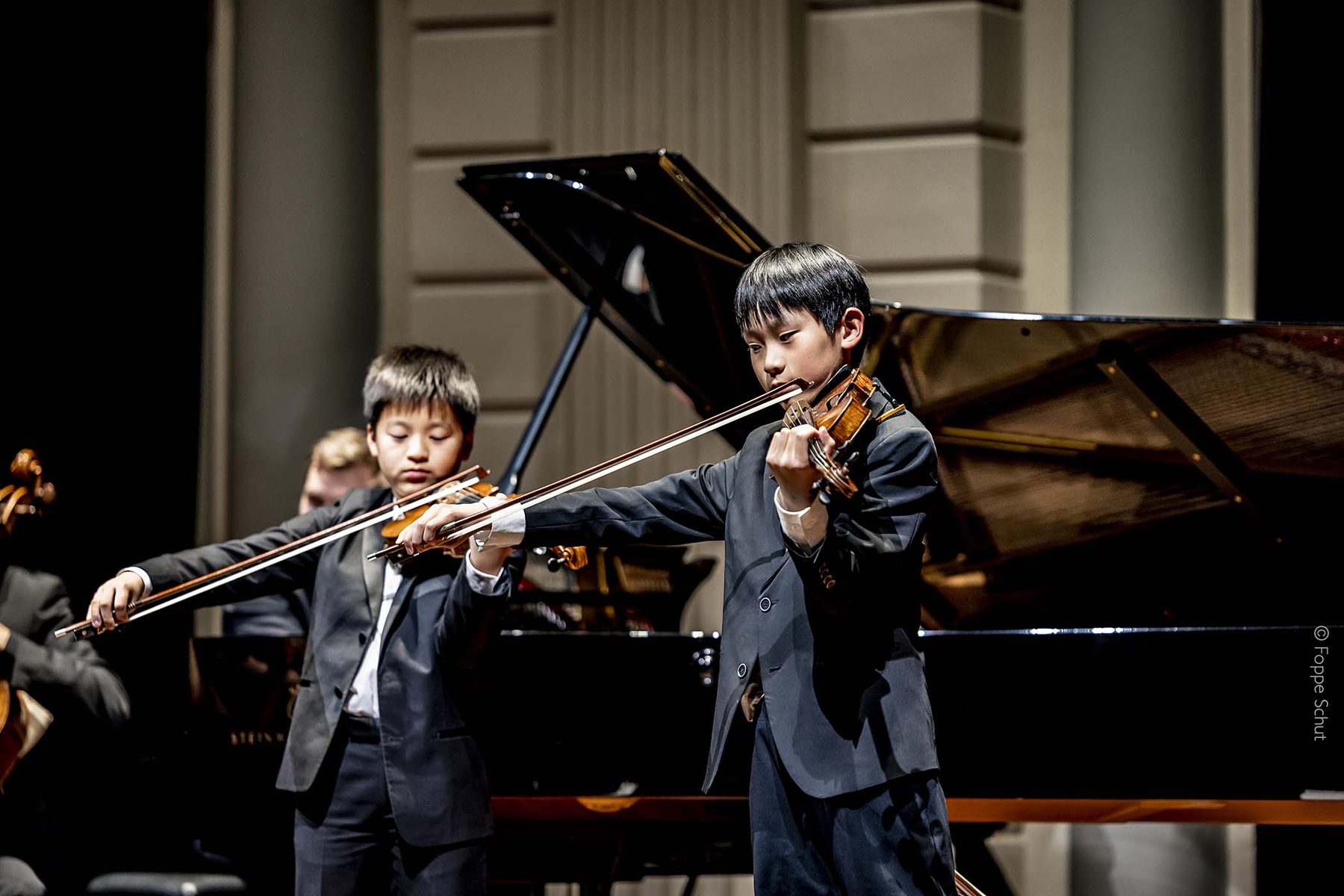 Jonge musicus tijdens een optreden bij de Experience Klassiek Academy