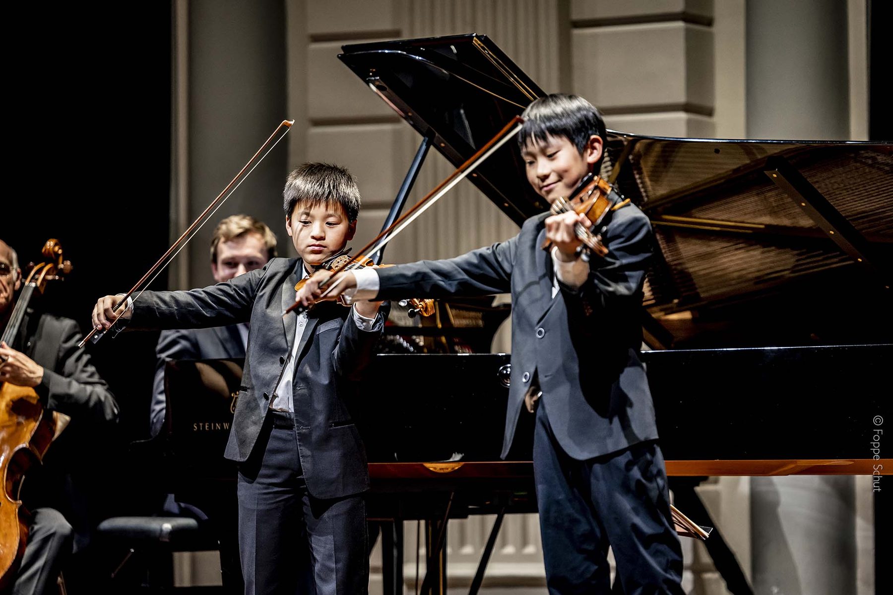 Jonge musicus tijdens een optreden bij de Experience Klassiek Academy